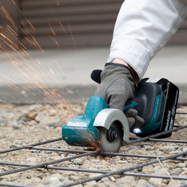 Makita DMC300SFJ Akumuliatorinis diskinis pjaustytuvas 18V 2x3,0Ah 1