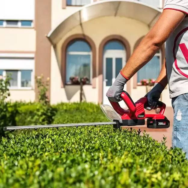 Worcraft akumuliatorinės gyvatvorių žirklės su 20V 1x4,0Ah LI-ION