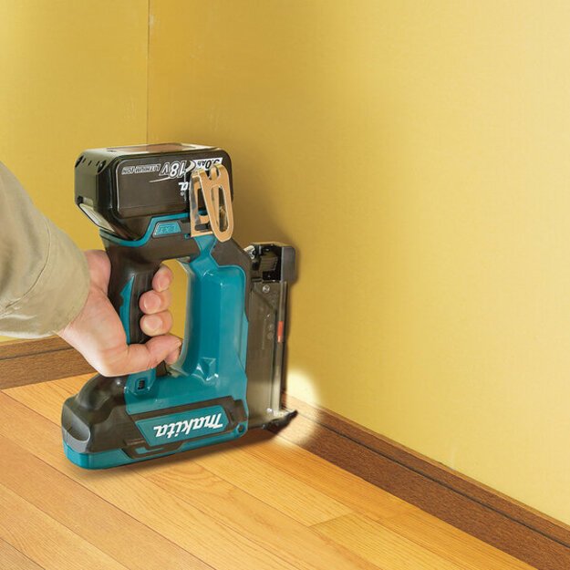 Makita DPT353Z Akumuliatorinė viniakalė (18V LI-ION BE AKUMULIATORIŲ IR KROVIKLIO)