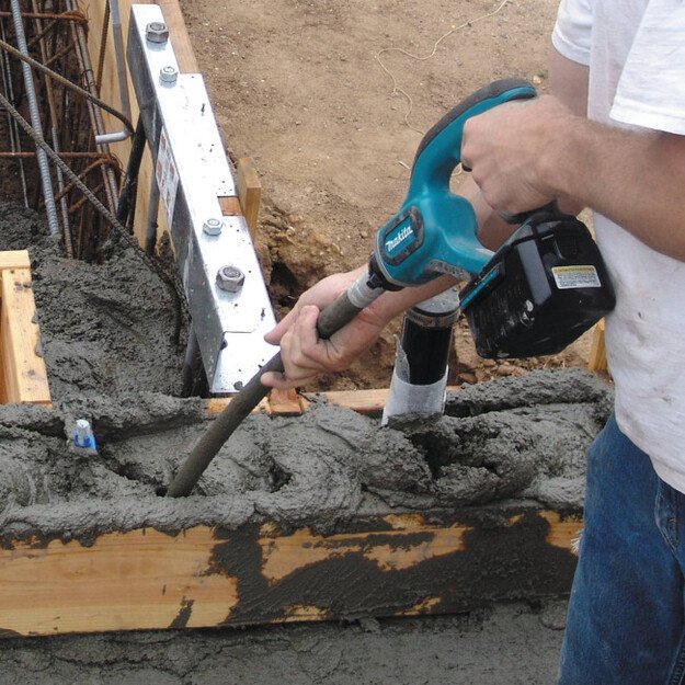 Makita DVR450Z Akumuliatorinis giluminis vibratorius (18V Li-ion Be akumuliatorių ir kroviklio)