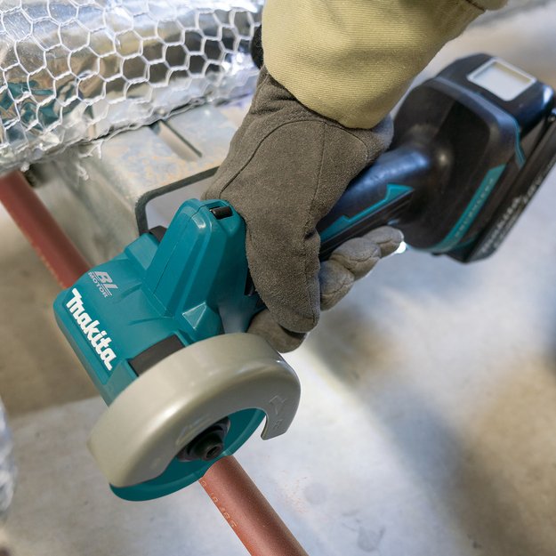 Makita DMC300RAJ Akumuliatorinis diskinis pjaustytuvas 18V 2x2,0Ah 2